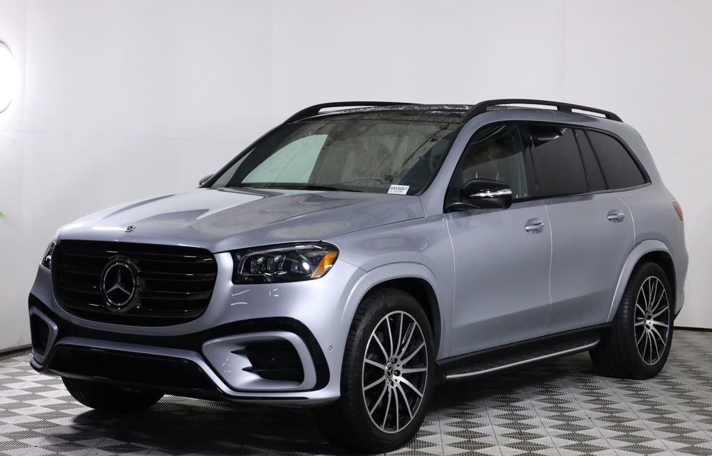 Used 2025 Mercedes-Benz GLS 450 4MATIC image 3