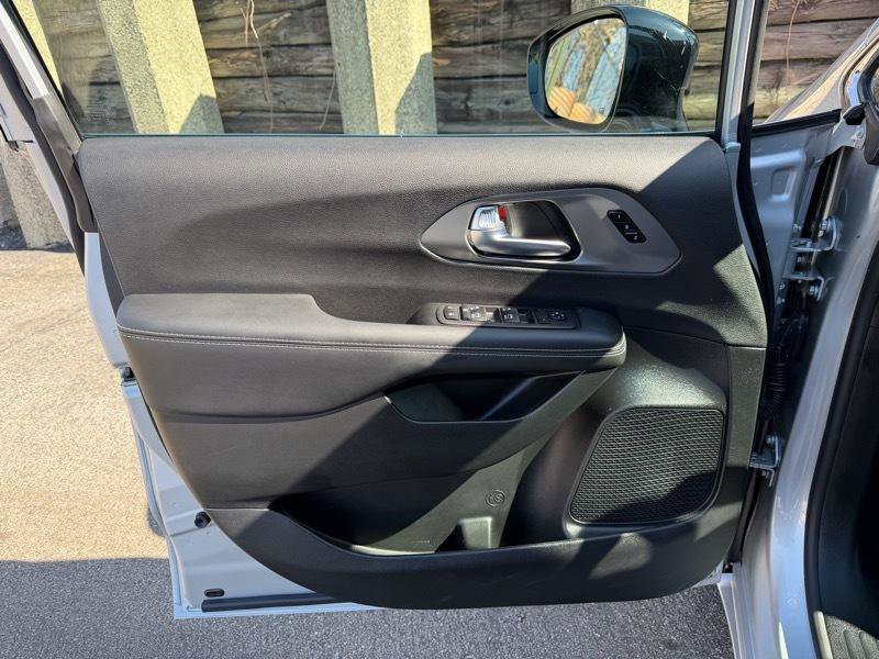 Used 2026 Chrysler Pacifica Select FWD image 19