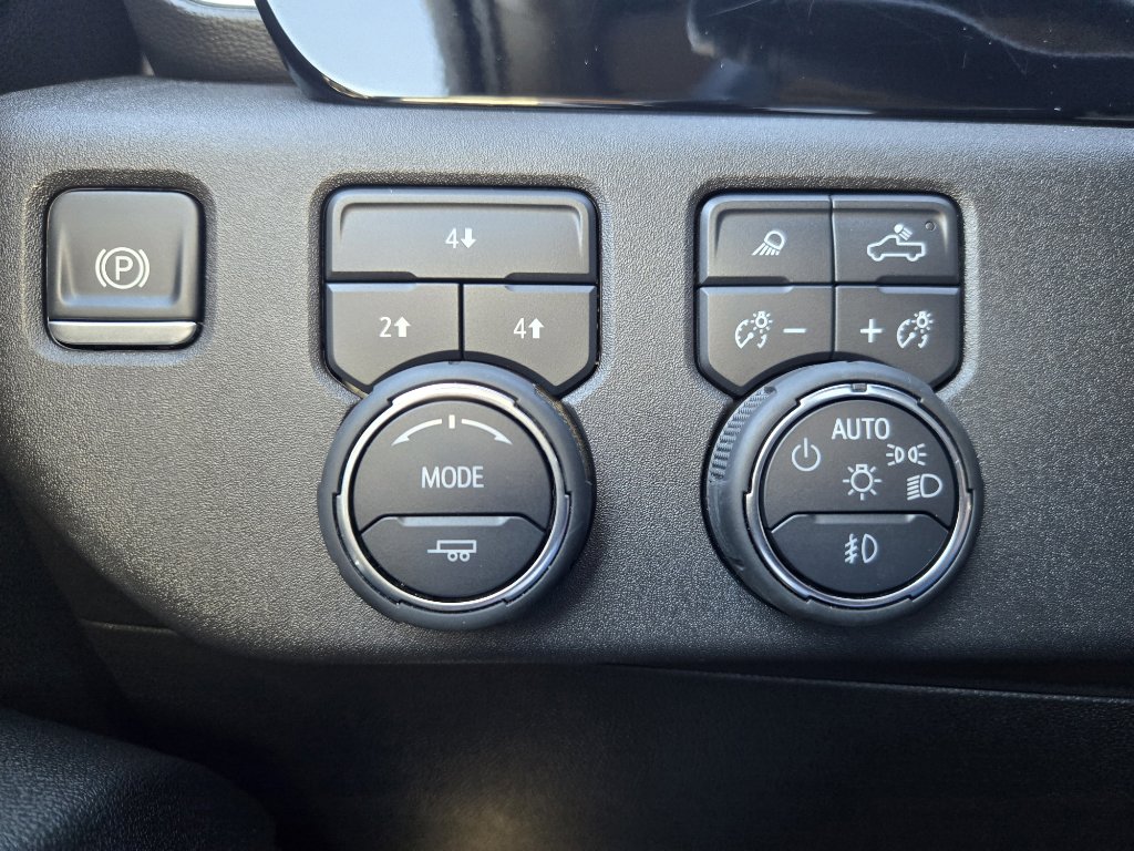 Used 2025 Chevrolet Silverado 3500 LT image 17