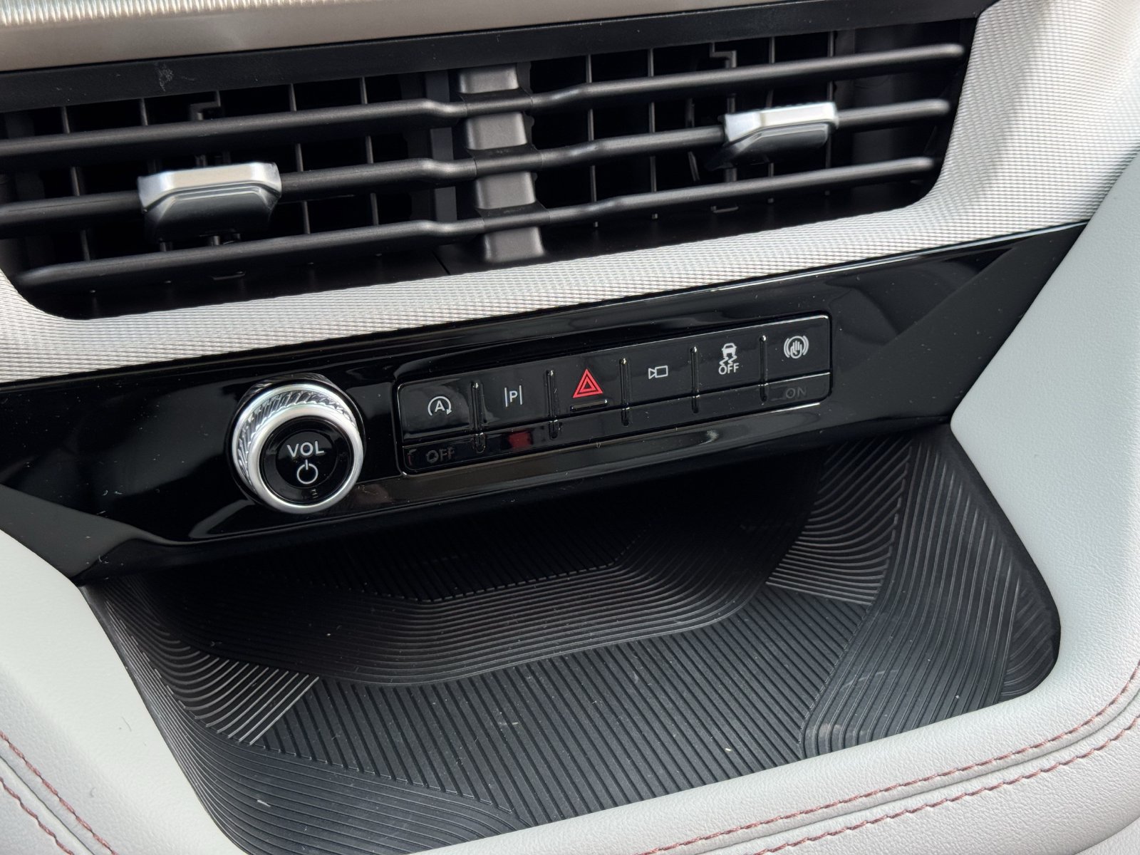 New 2026 Ford Explorer Active w/ Active Comfort Package RWD image 17