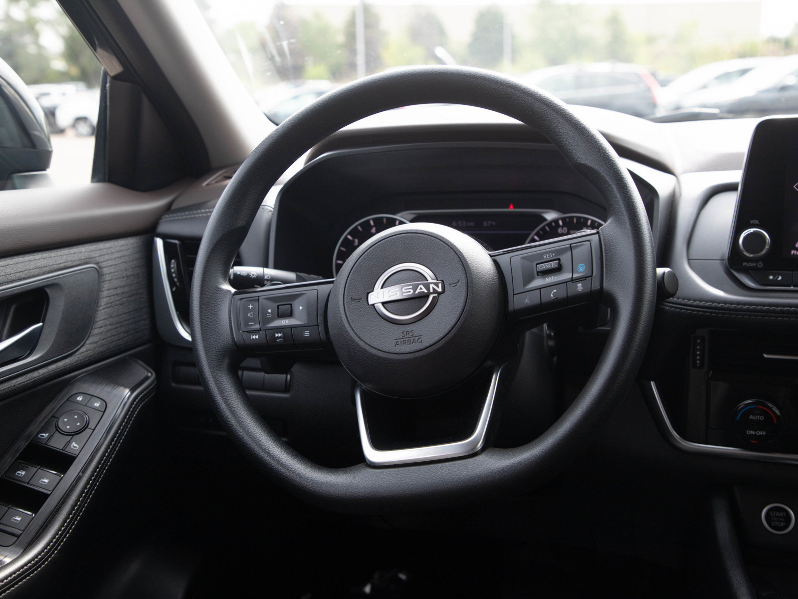 Used 2022 Nissan Rogue SV AWD/4WD image 16