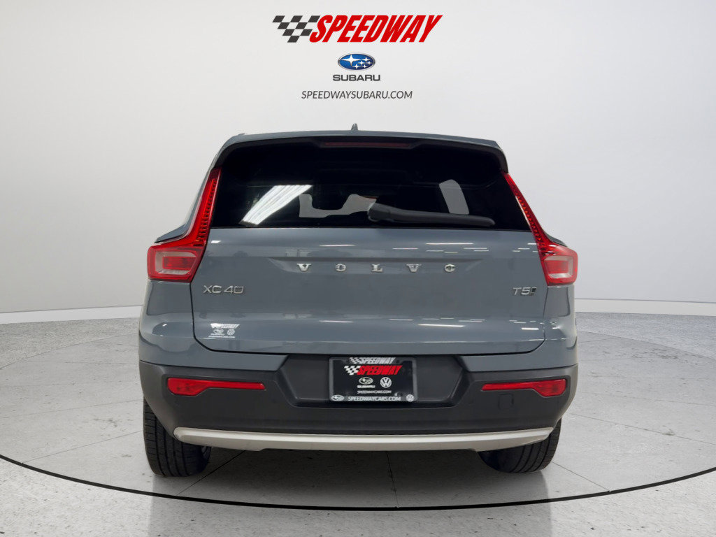 Used 2022 Volvo XC40 T5 Momentum image 8