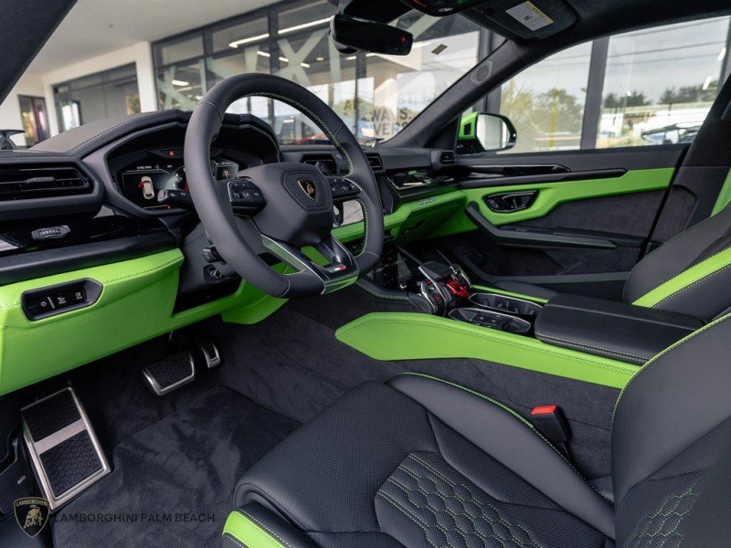 Used 2025 Lamborghini Urus SE AWD/4WD image 20