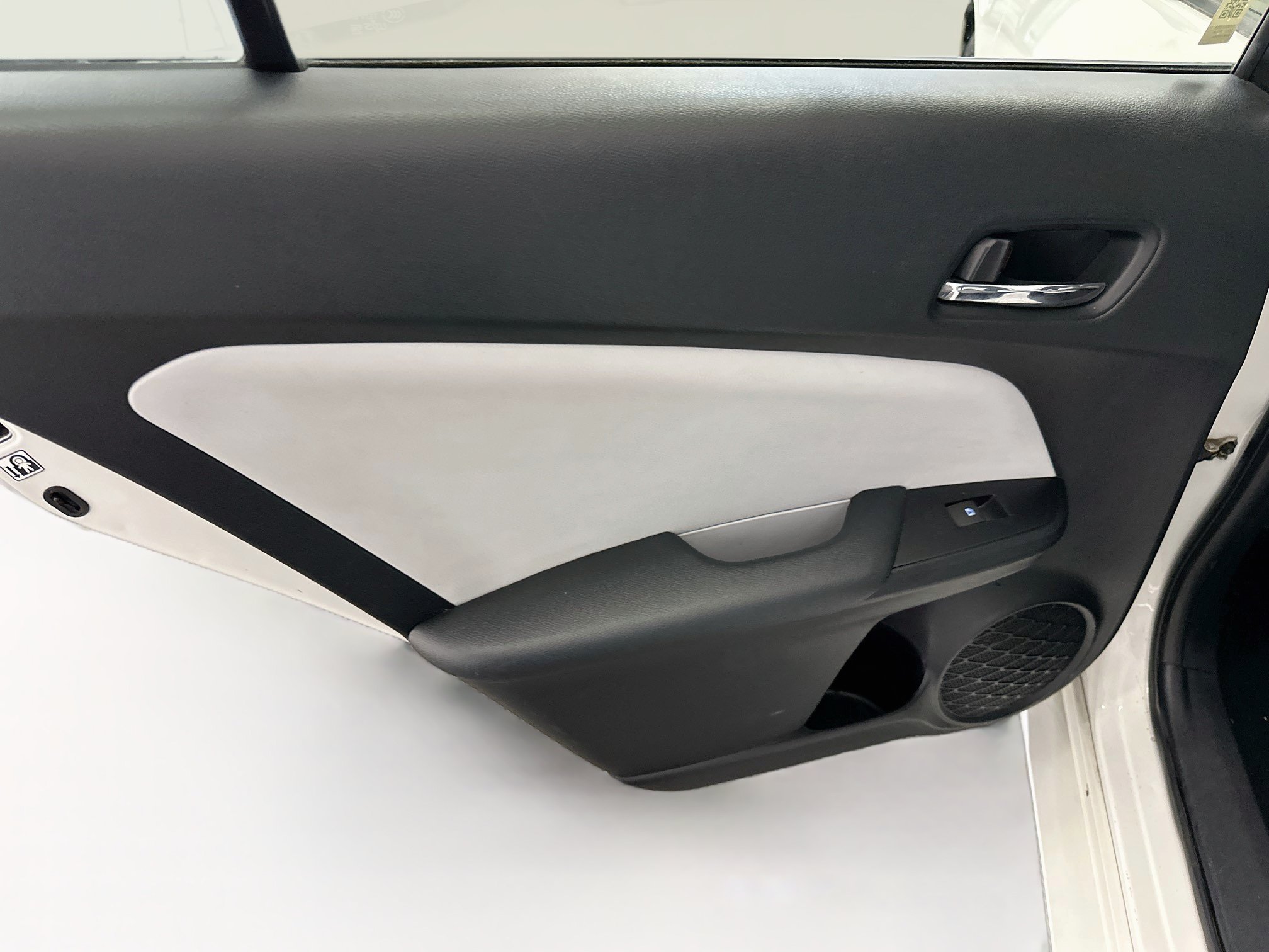 Used 2017 Toyota Prius Three Touring w/ Carpet Mat Package FWD image 27