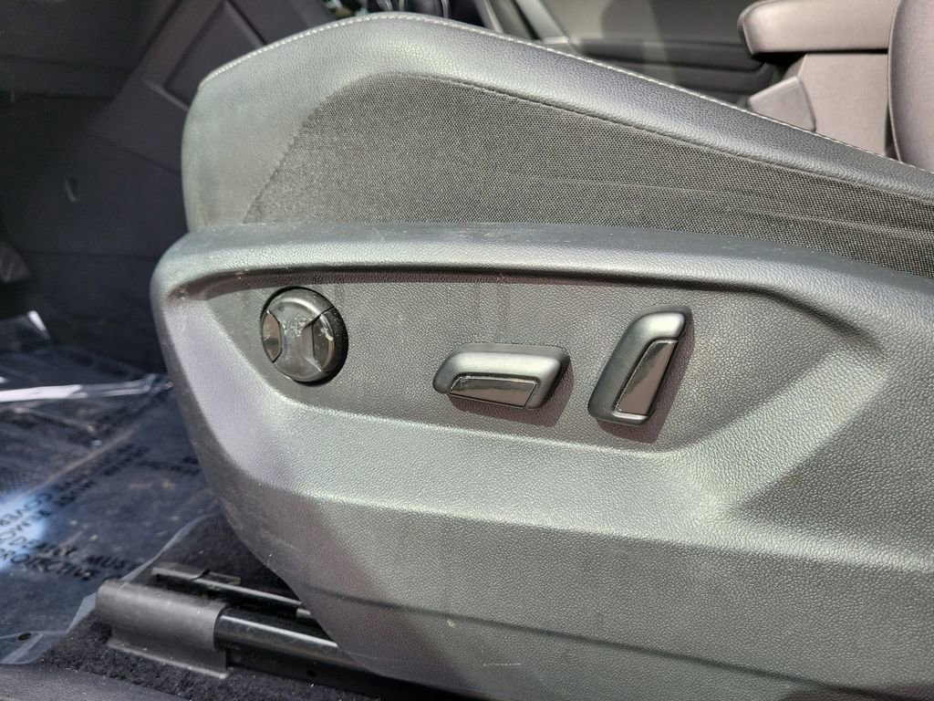 Used 2020 Volkswagen Tiguan SE image 19