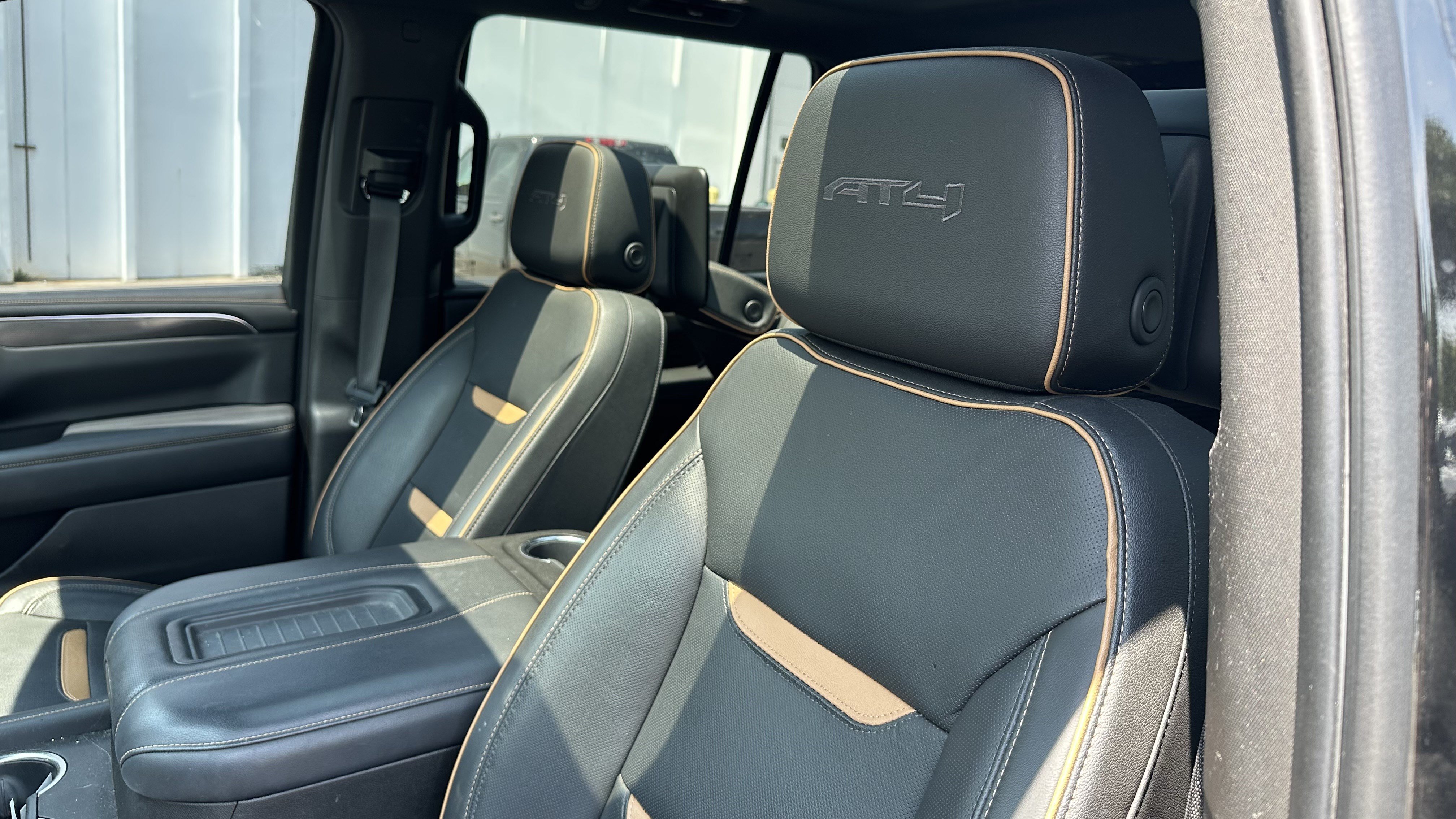 Used 2021 GMC Yukon AT4 w/ AT4 Premium Package AWD/4WD image 18