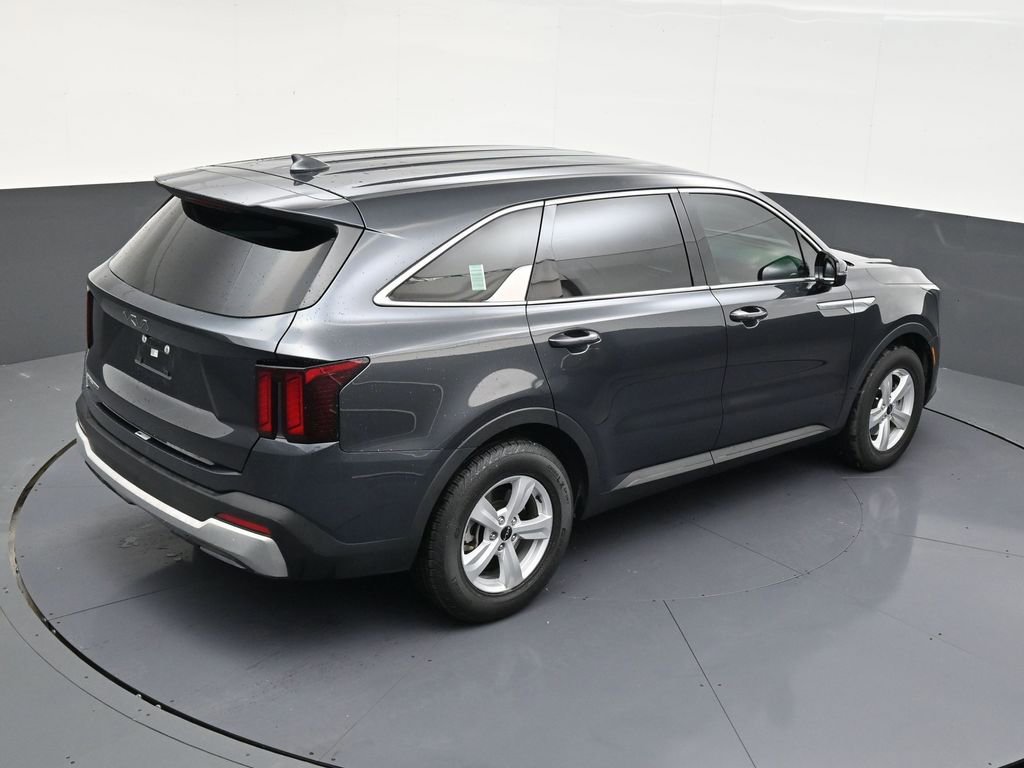Used 2024 Kia Sorento LX image 16