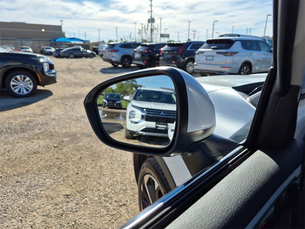 Used 2024 Mitsubishi Outlander 4WD Plug-In Hybrid image 52