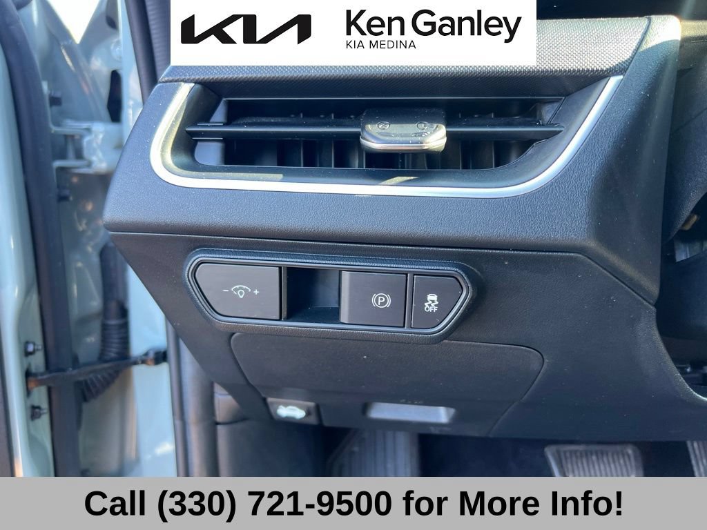 Certified 2025 Kia K4 FWD image 30