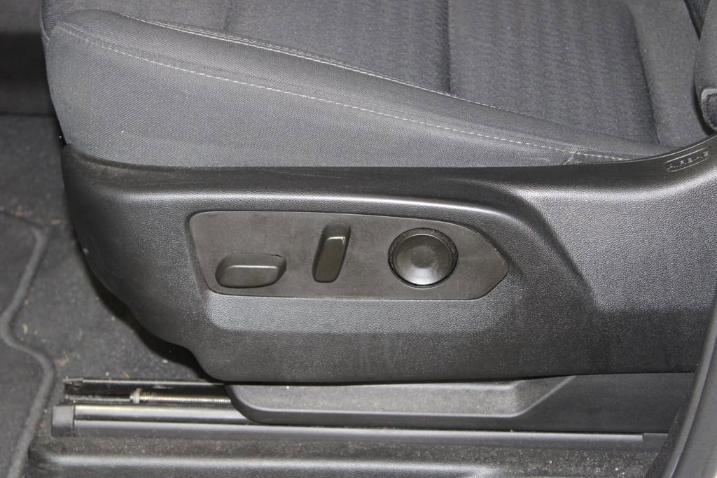 Used 2021 GMC Yukon SLE image 16