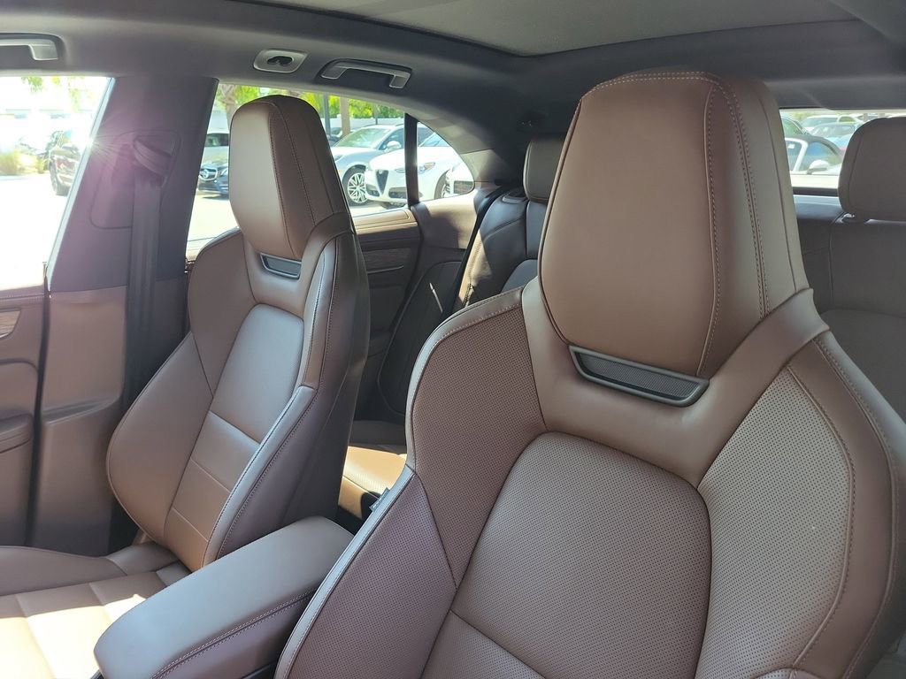 New 2026 Porsche Macan 4 Electric image 6