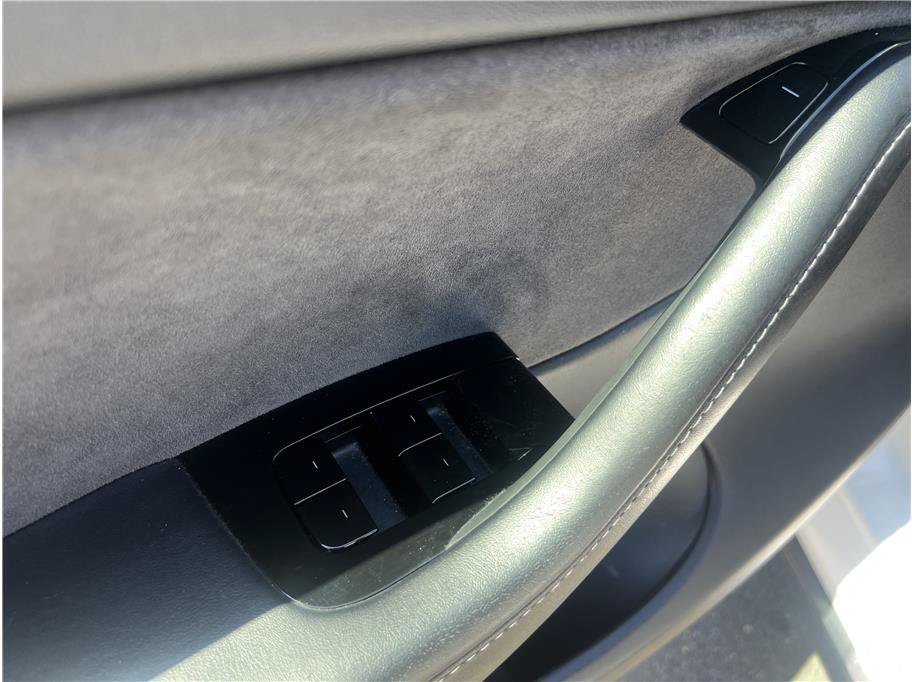 Used 2020 Tesla Model Y Long Range AWD/4WD image 18