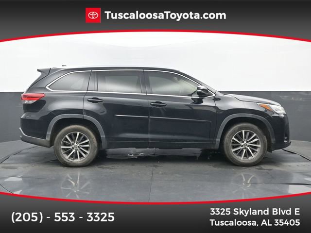 Used 2017 Toyota Highlander XLE FWD video 1