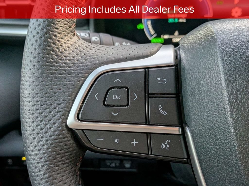Used 2025 Toyota Sienna Limited FWD image 27