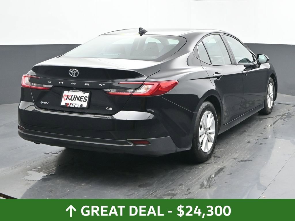 Used 2025 Toyota Camry LE image 11