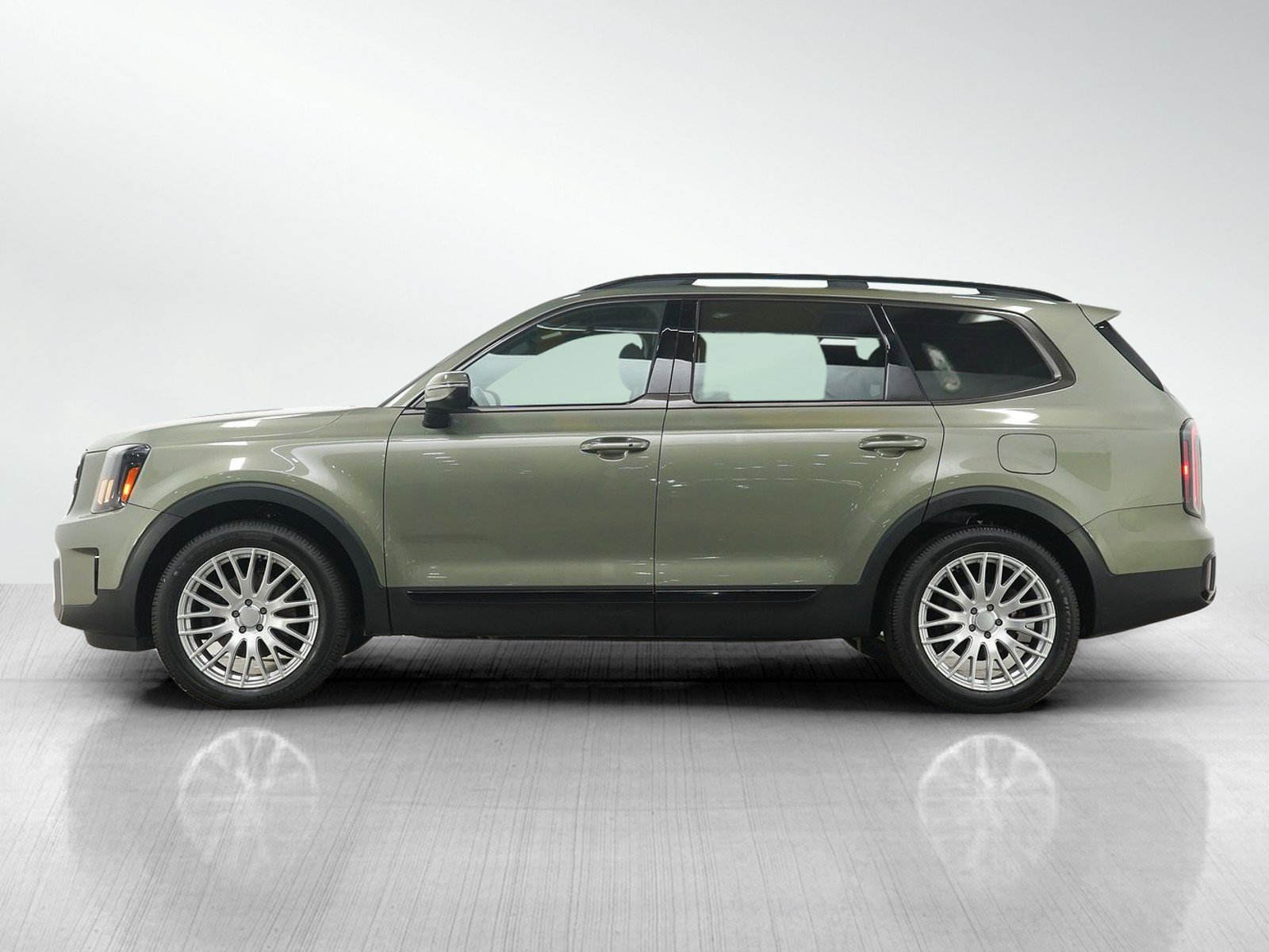 Used 2024 Kia Telluride EX X-Line image 2