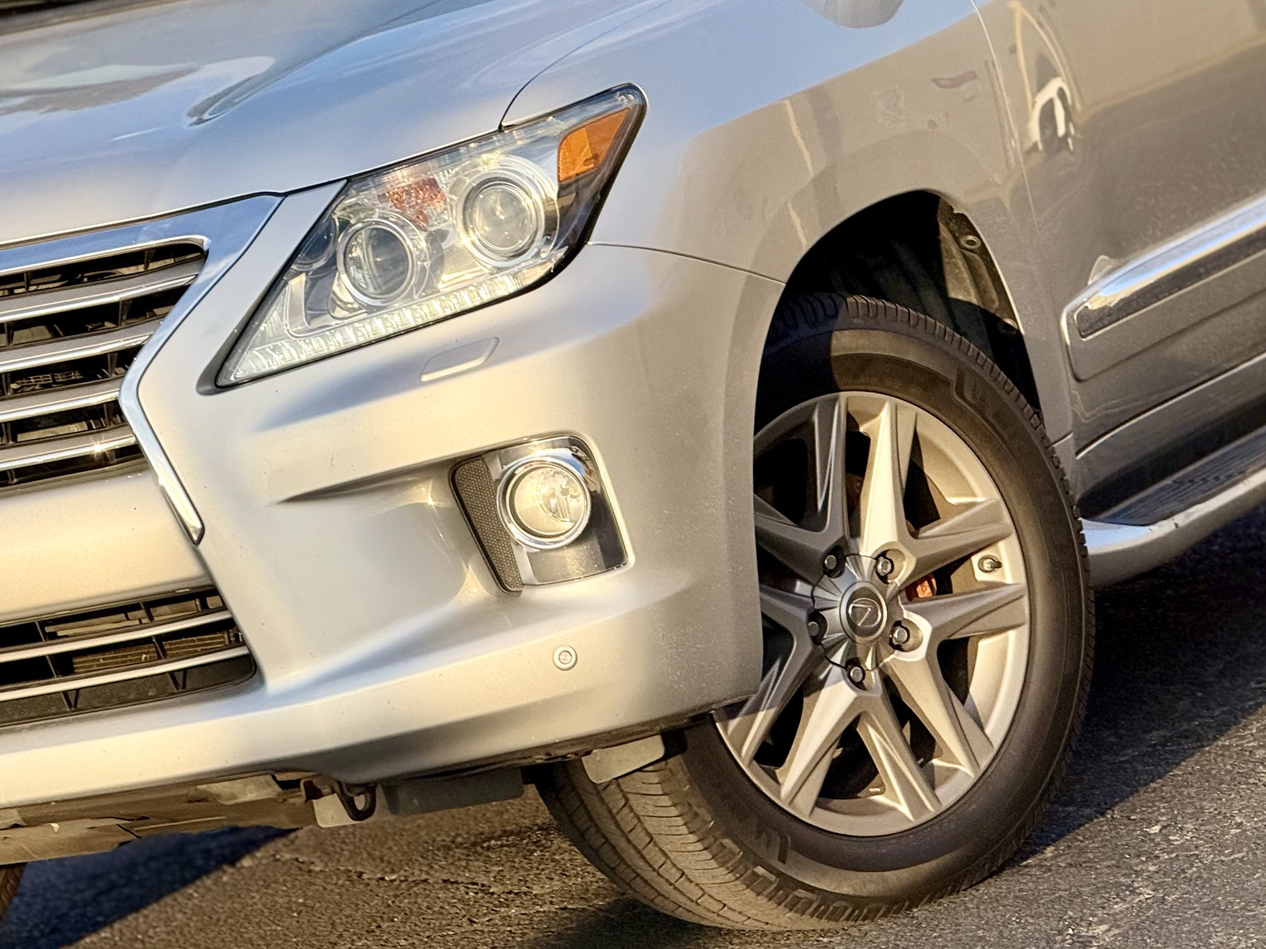 Used 2013 Lexus LX 570 4WD w/ Luxury Pkg image 10