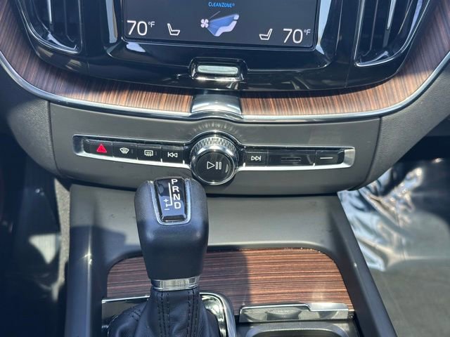 Used 2021 Volvo XC60 T5 Momentum AWD/4WD image 21