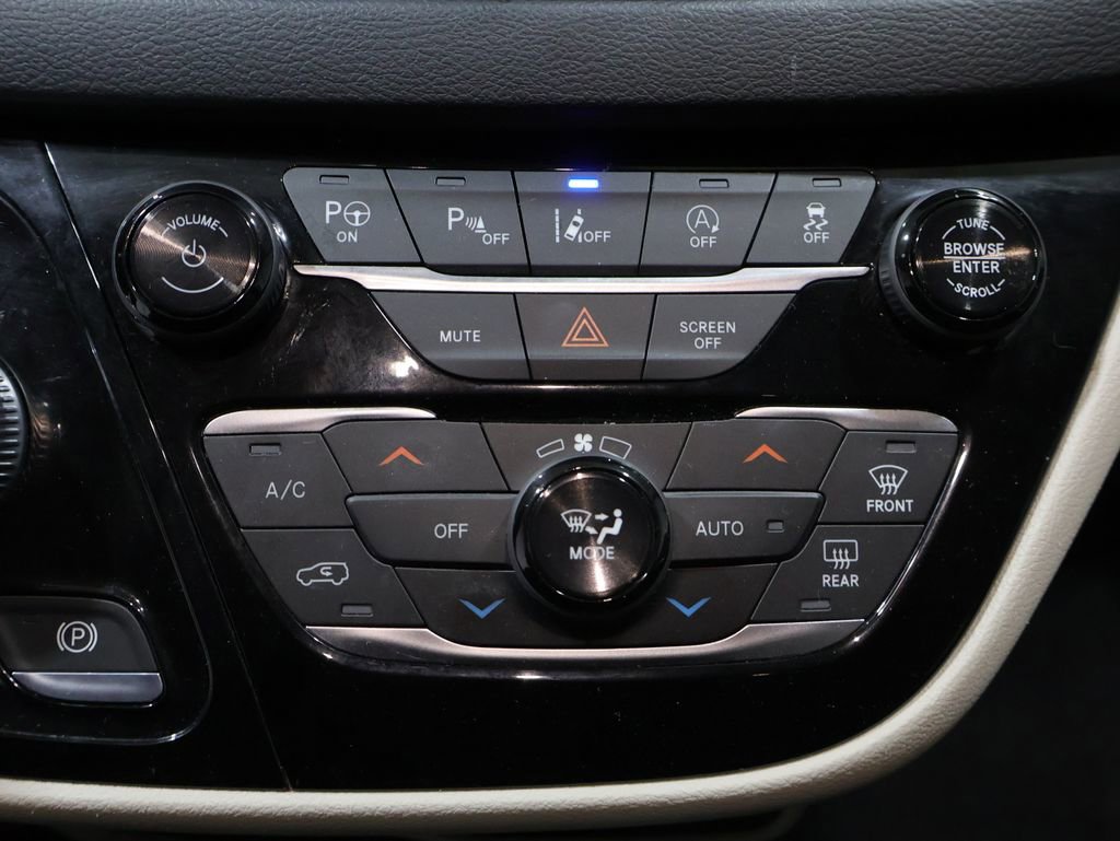 Used 2019 Chrysler Pacifica Touring-L w/ Advanced Safetytec Group image 36