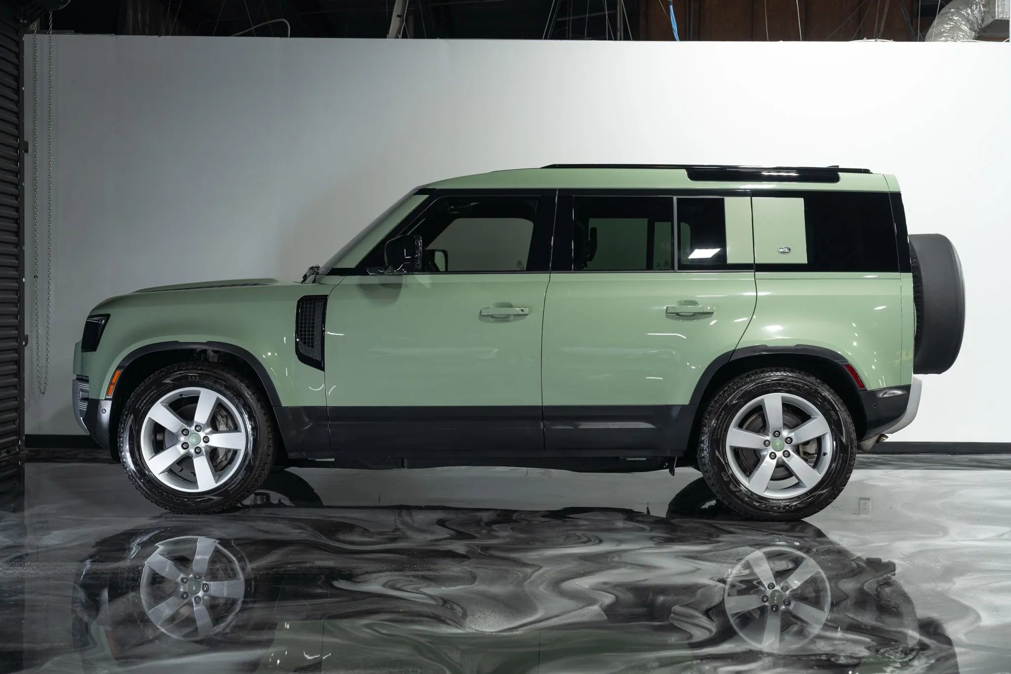 Used 2023 Land Rover Defender 110 75th Limited Edition image 13