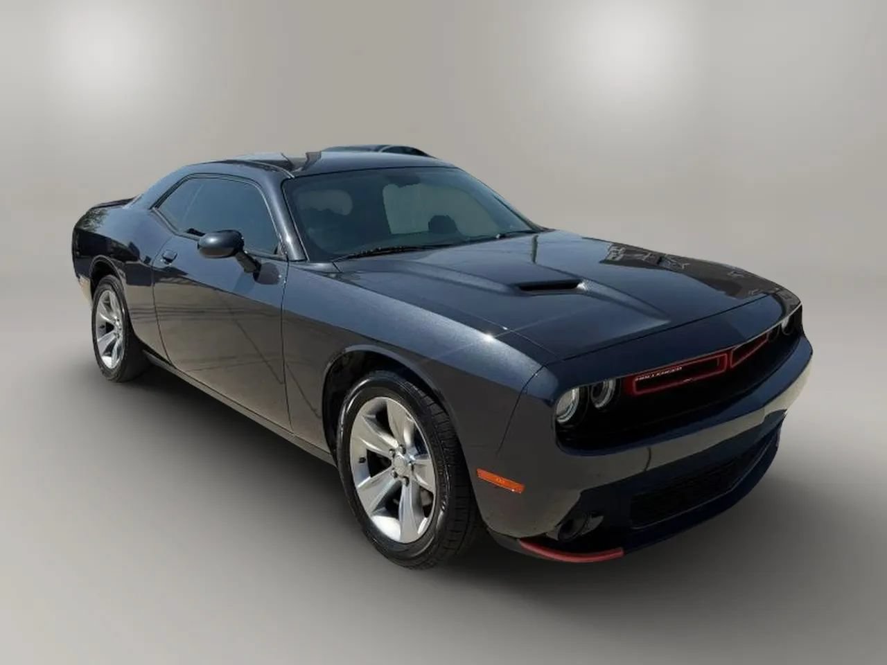 Used 2019 Dodge Challenger SXT RWD image 1