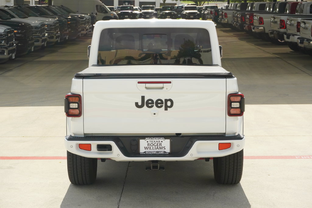 Used 2023 Jeep Gladiator Overland AWD/4WD image 4