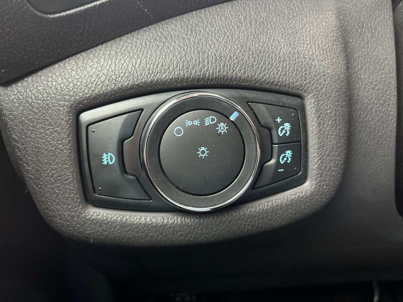 Used 2017 Ford Transit Connect XLT image 32