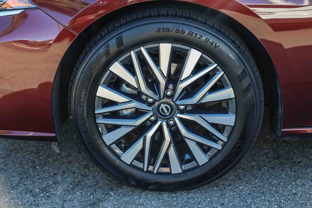 Used 2025 Nissan Altima 2.5 SV FWD image 9