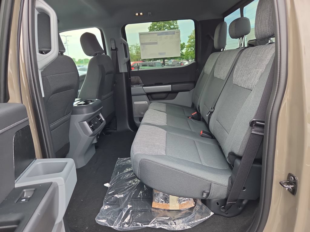 New 2027 Ford F250 XLT w/ XLT Premium Package AWD/4WD image 39