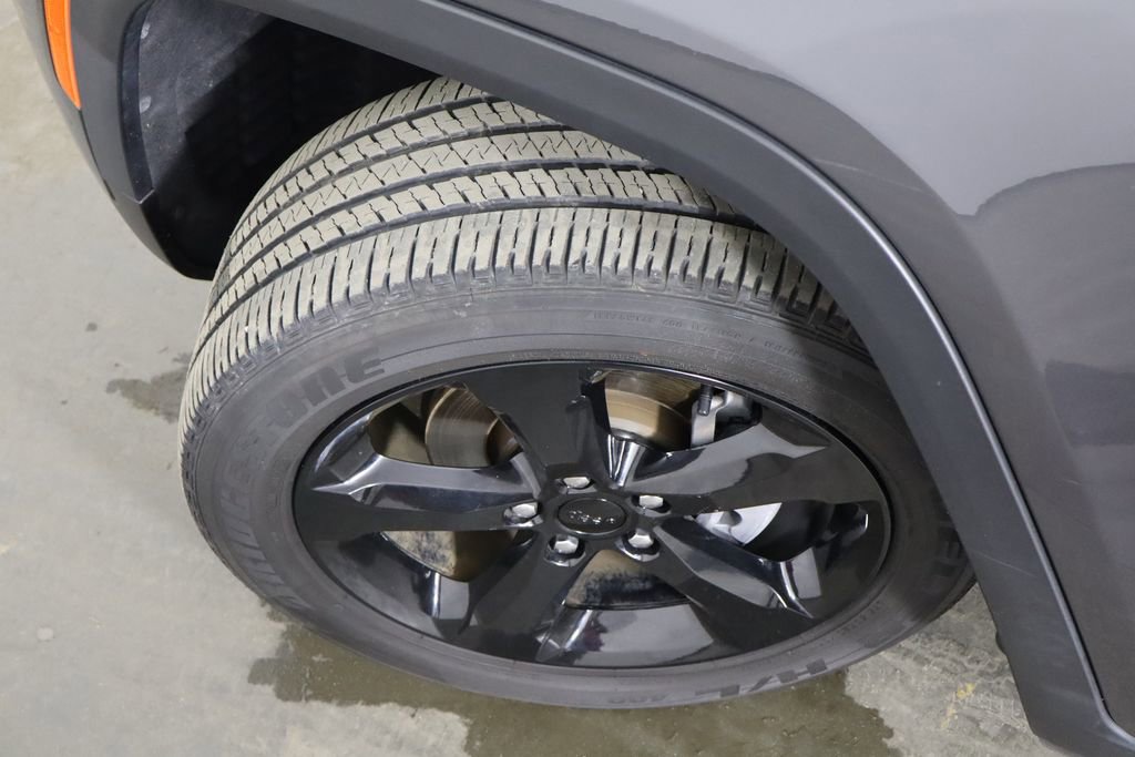 Used 2023 Jeep Grand Cherokee Altitude RWD image 45