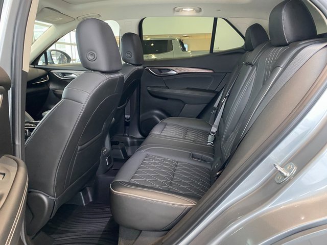 Used 2023 Buick Envision Avenir image 17