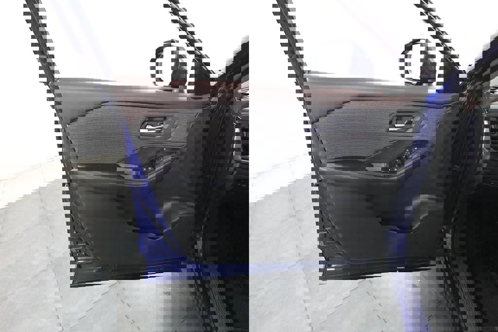 Used 2023 Nissan Rogue SV image 8