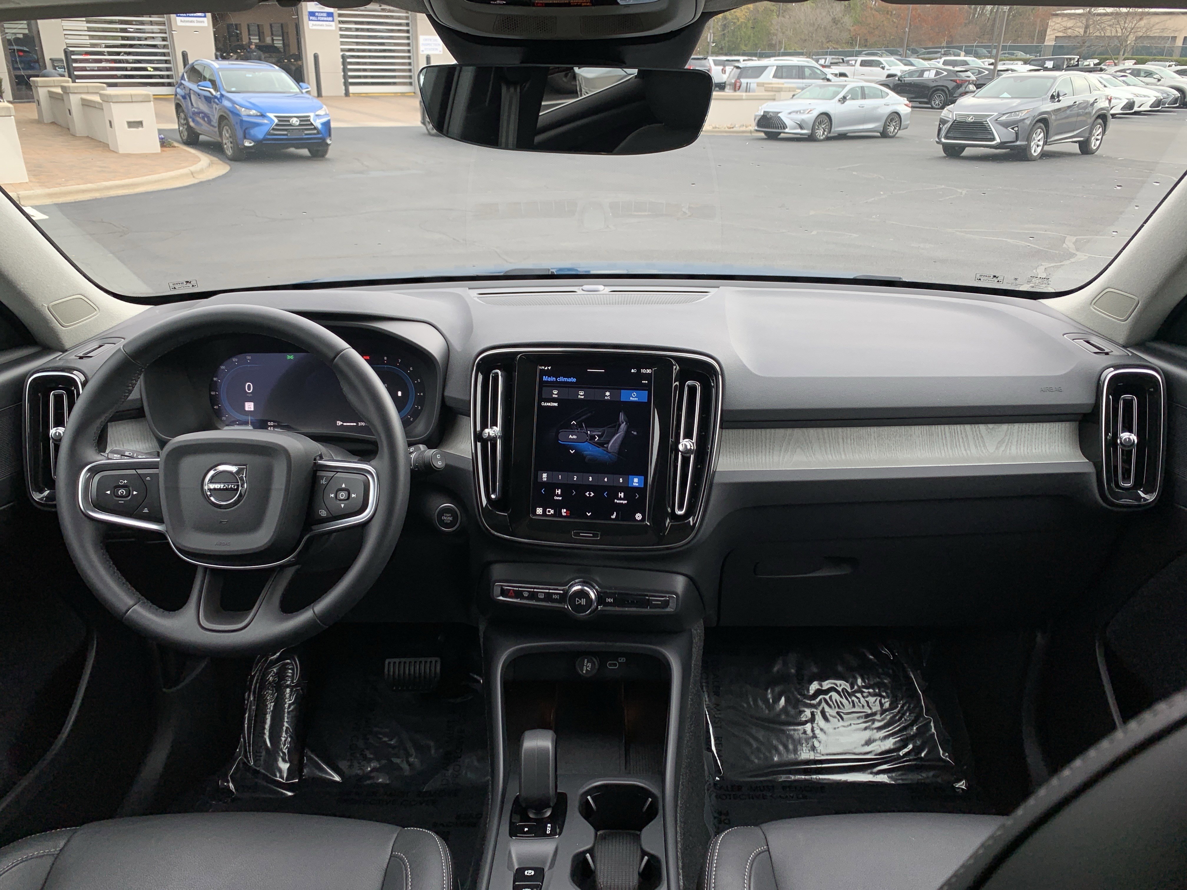 Used 2025 Volvo XC40 B5 Core image 30