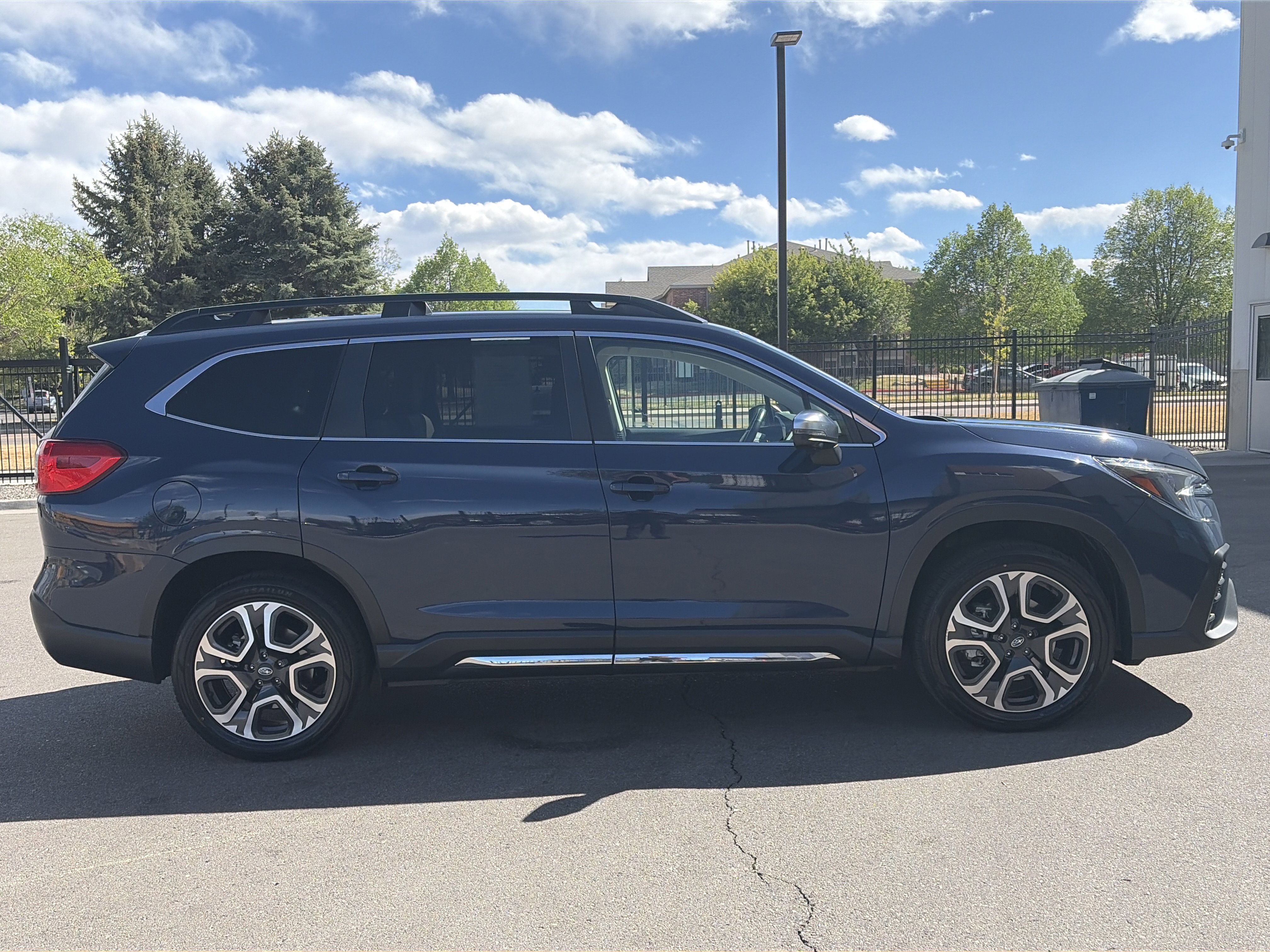 Used 2023 Subaru Ascent Limited w/ Technology Package AWD/4WD image 4