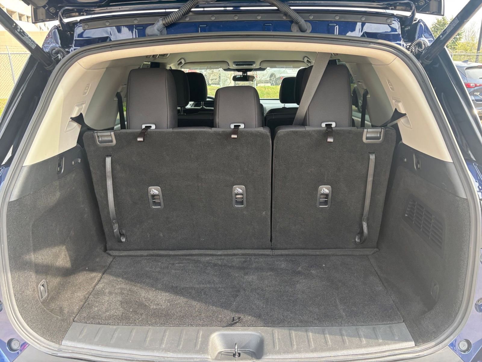 Used 2025 Nissan Pathfinder SV image 33