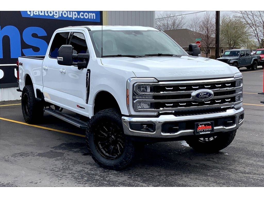 Used 2025 Ford F350 Lariat AWD/4WD image 2