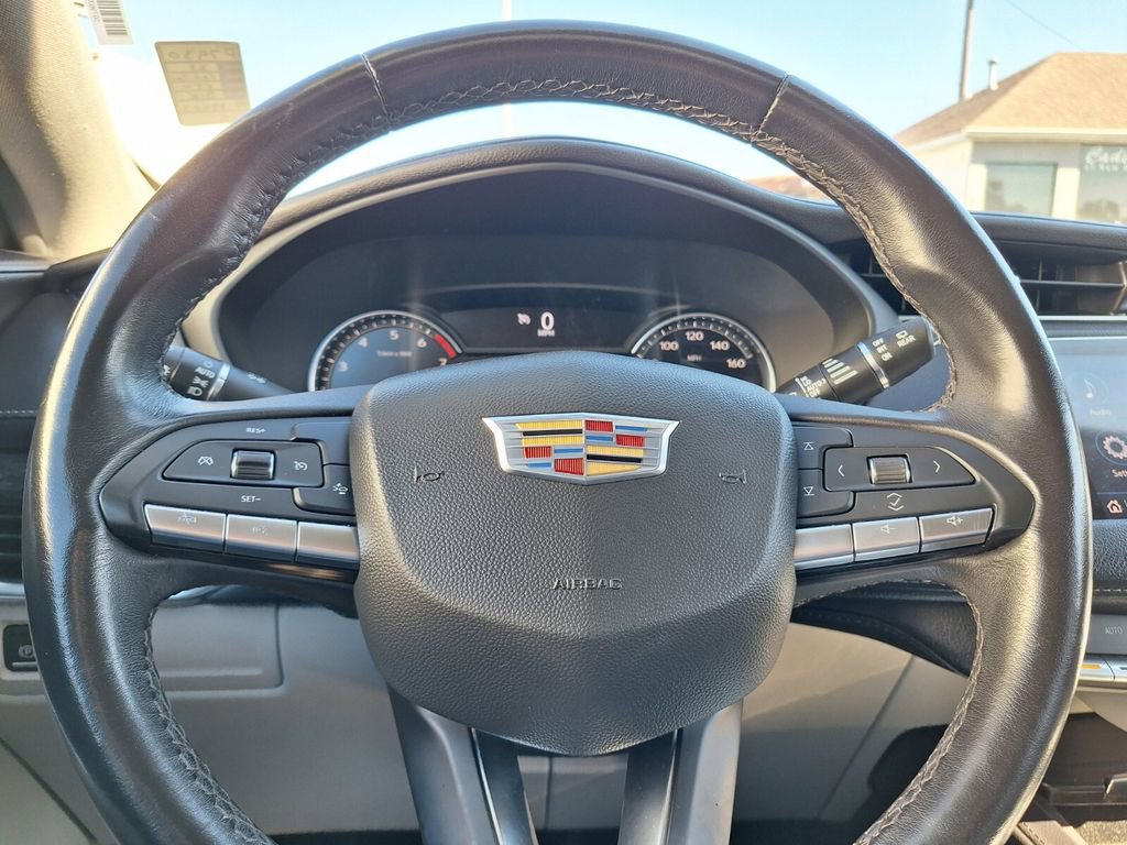Used 2023 Cadillac XT4 Premium Luxury image 17
