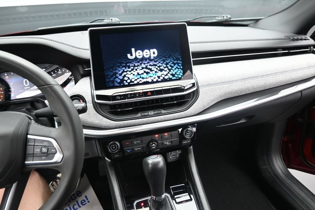 Used 2024 Jeep Compass Latitude AWD/4WD image 21