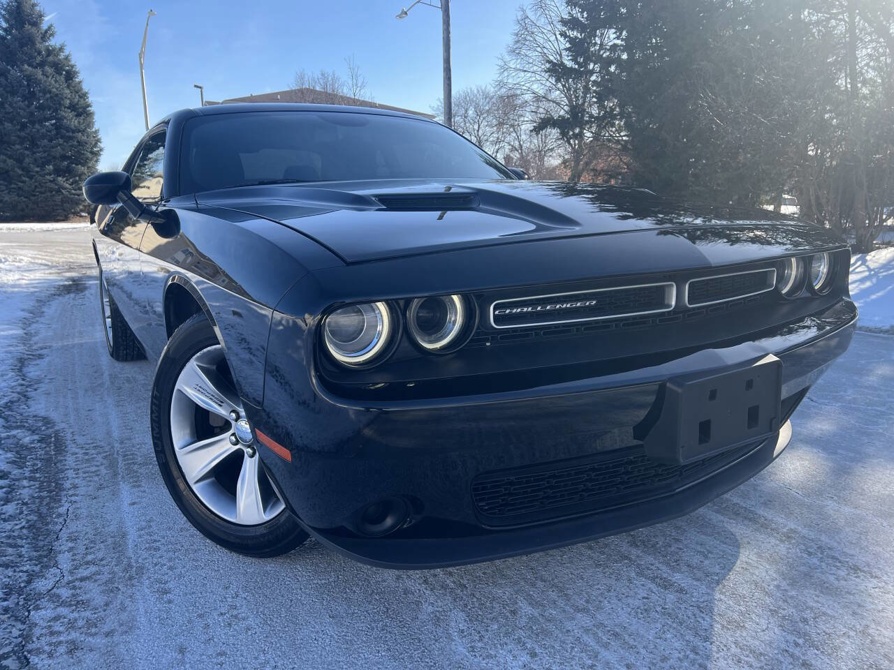 Used 2018 Dodge Challenger SXT image 1