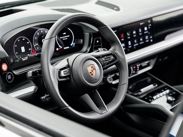 Certified 2025 Porsche Cayenne image 9