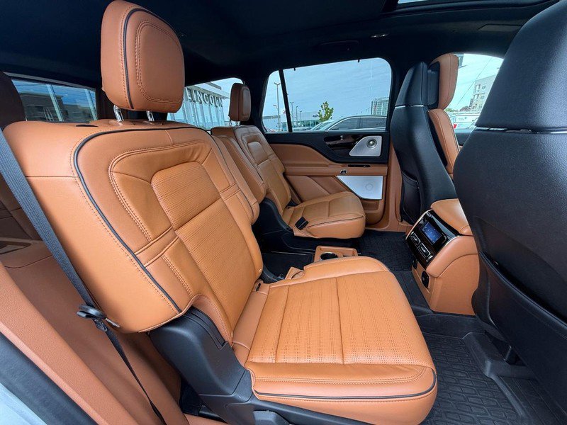 Used 2023 Lincoln Aviator Black Label image 12
