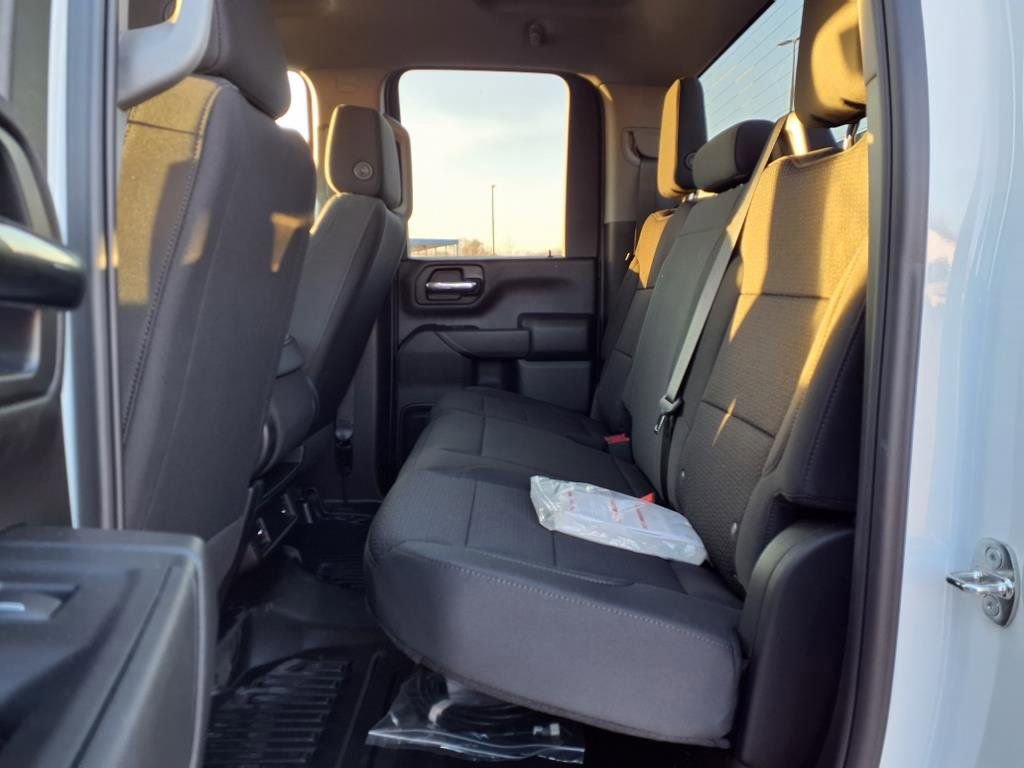 New 2024 GMC Sierra 2500 Pro w/ Convenience Package image 13