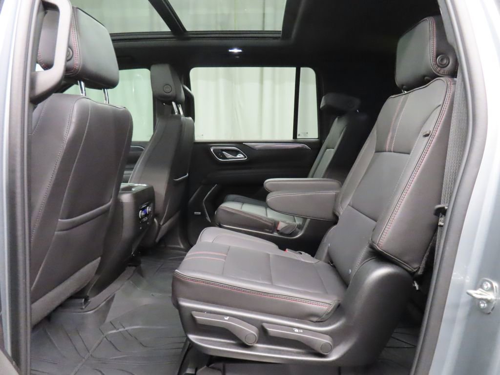 Used 2024 Chevrolet Suburban RST w/ Luxury Package image 10