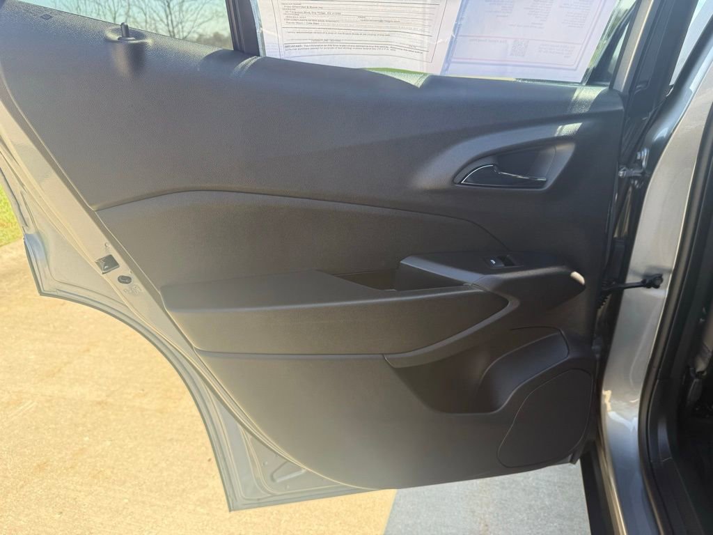 Used 2025 Chevrolet Trax RS w/ Driver Confidence Package image 12