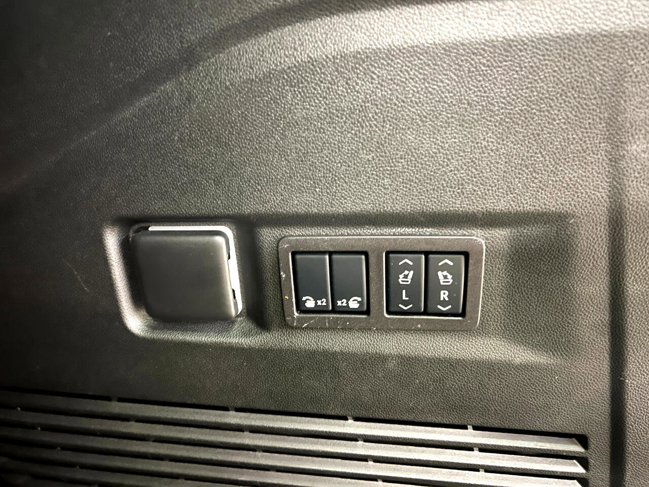 Used 2024 Chevrolet Tahoe High Country image 31