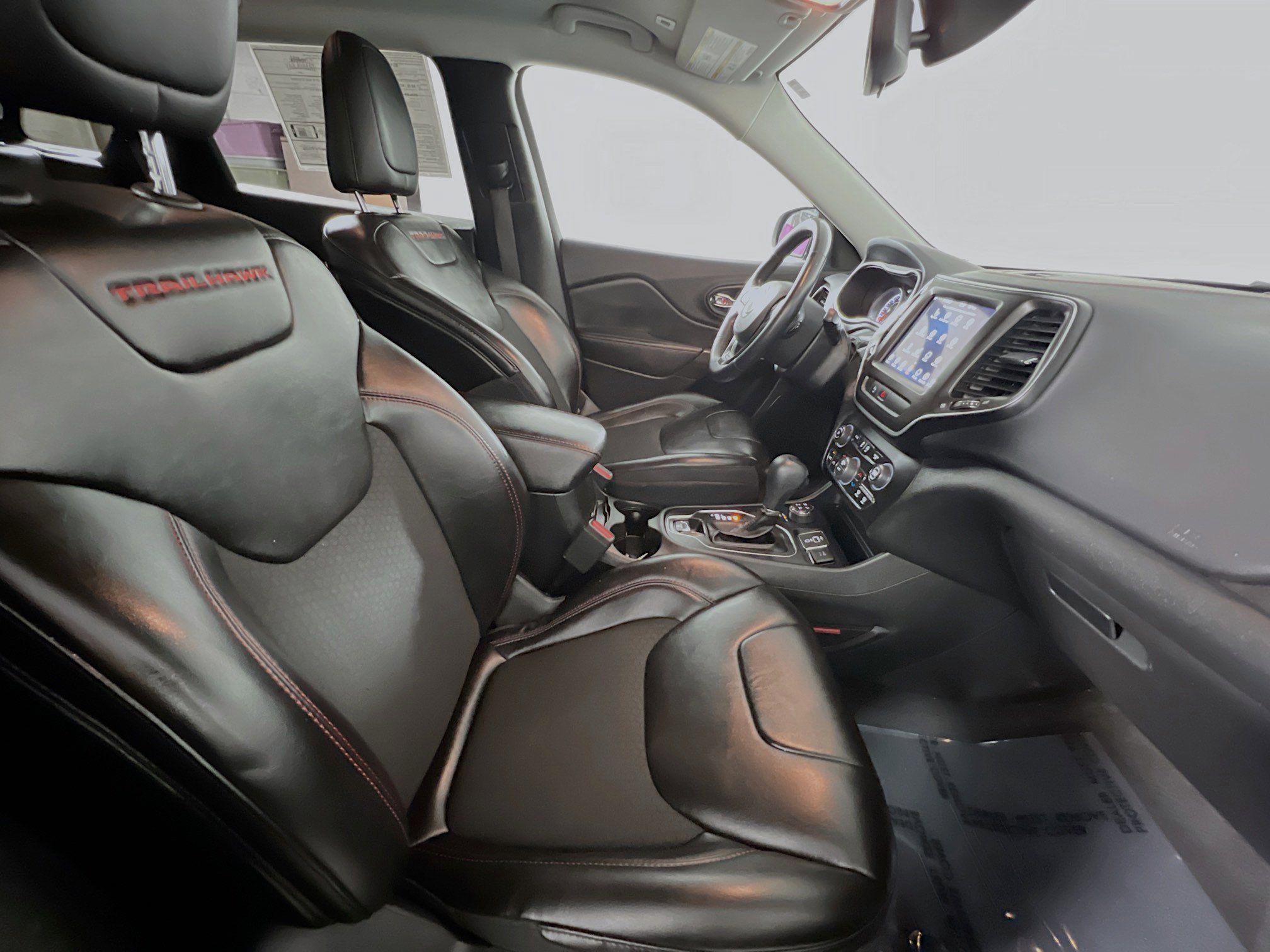 Used 2019 Jeep Cherokee Trailhawk w/ Cold Weather Group AWD/4WD image 31