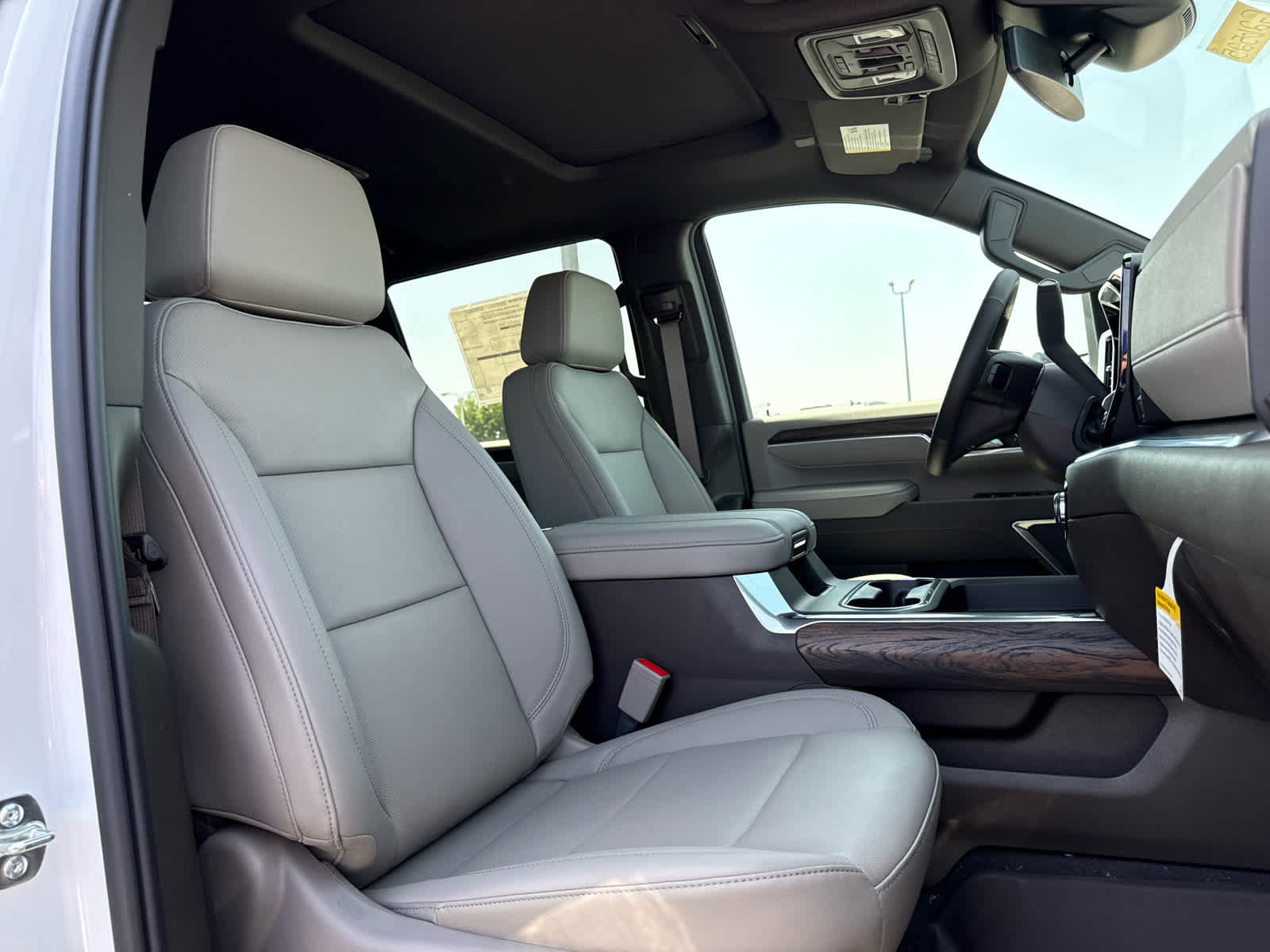 New 2026 GMC Sierra 3500 SLT w/ SLT Premium Package AWD/4WD image 25