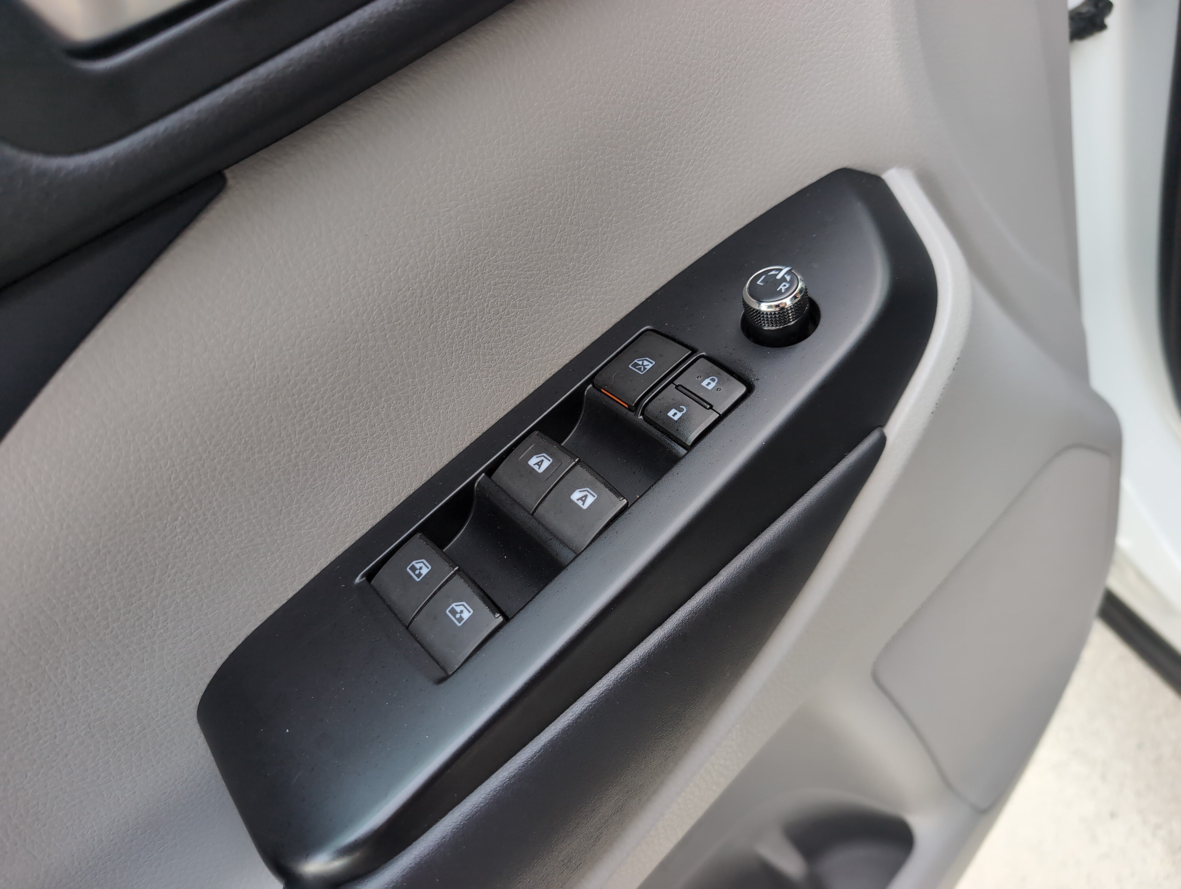 Used 2018 Toyota Highlander XLE AWD/4WD image 15
