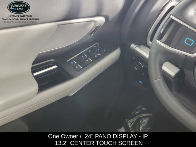 Used 2025 Ford Expedition Active image 32