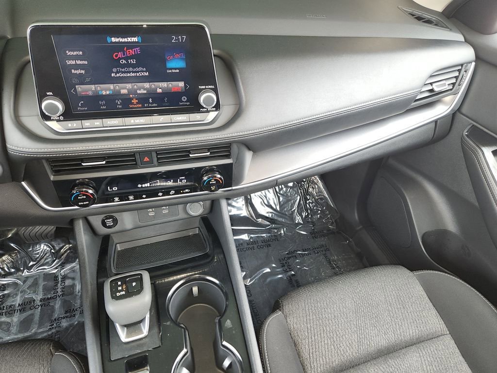 Used 2025 Nissan Rogue SV image 16